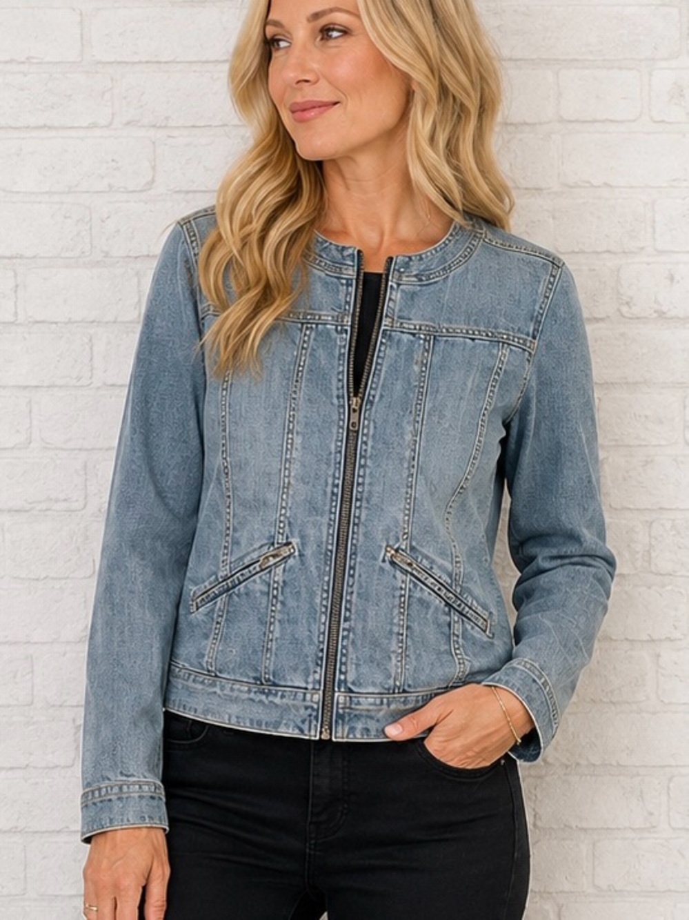Chicos light wash denim Jean blazer zip up jacket coat Size 0 Zip pockets